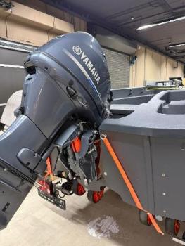 Preview: Yamaha Entlastungsstütze des Powertrims für den Trailertransport