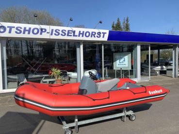 Bombard Explorer 420 mit Jockey-Konsole