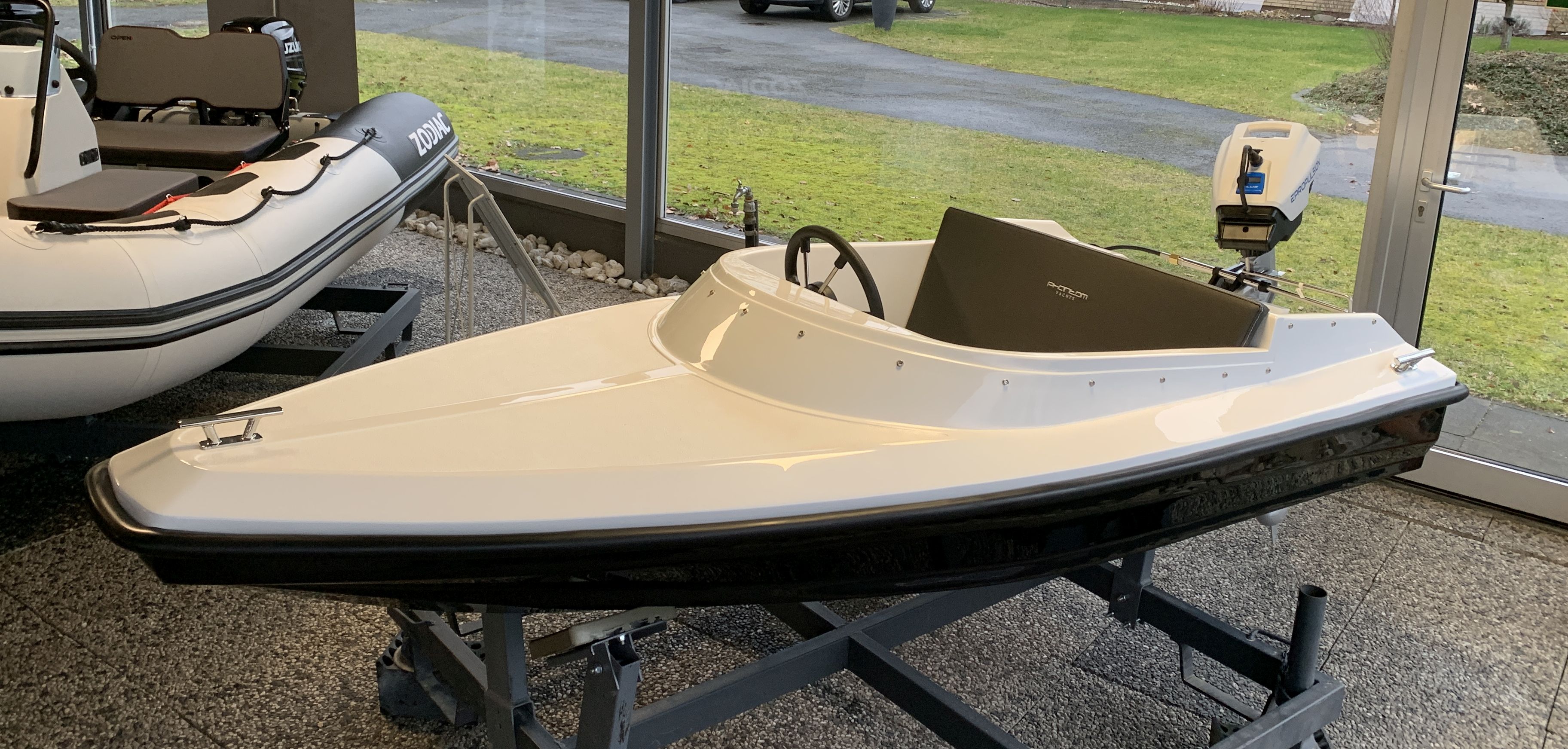 Phantom 290 Speed  Bootshop Isselhorst - Ihr Wassersport-Partner für  Bombard, Ribeye, Talamex, Zodiac Schlauchboote, AKA-Marine, Buster Aluboote,  Suzuki, Yamaha Aussenbordmotoren, Gebrauchtboote, Gebrauchtmotoren,  Ersatzteilservice, Reparaturservice