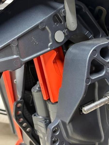 Yamaha Entlastungsstütze des Powertrims für den Trailertransport