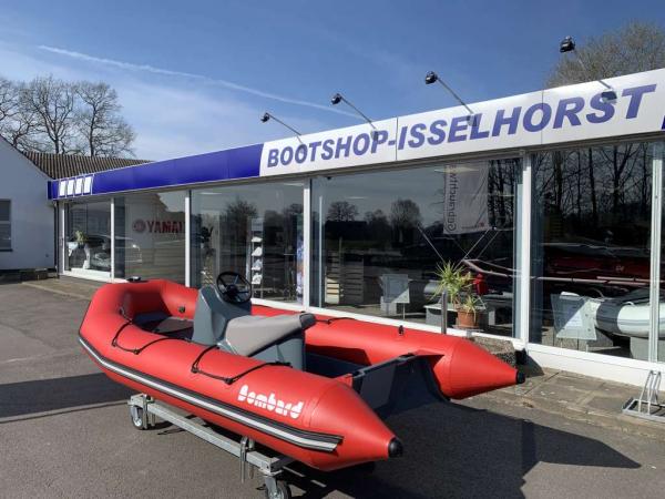 Bombard Explorer 420 mit Jockey-Konsole