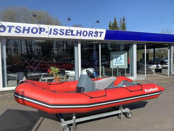 Bombard Explorer 420 mit Jockey-Konsole